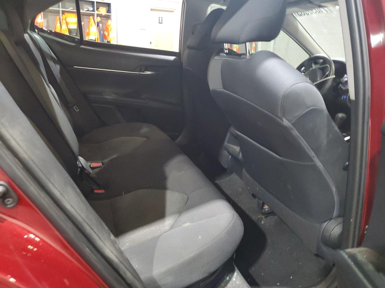 2019 TOYOTA CAMRY LE photo 28