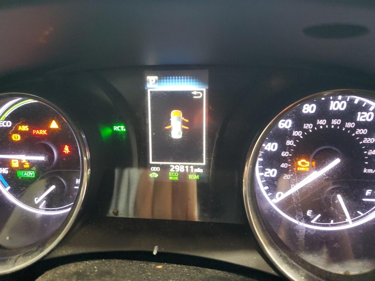 2019 TOYOTA CAMRY LE photo 25