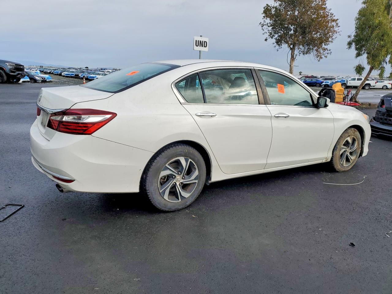 2016 HONDA ACCORD photo 5