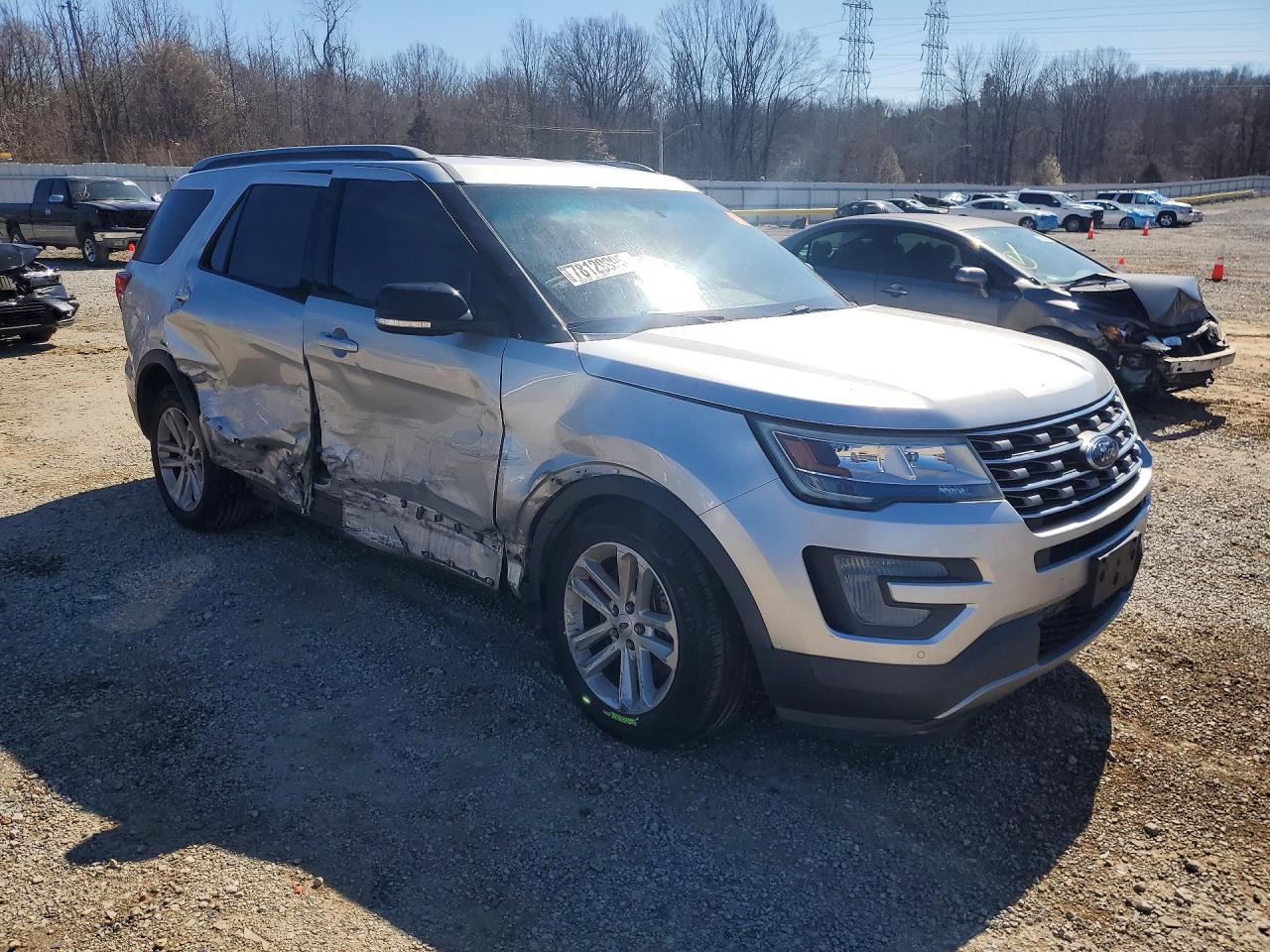2016 FORD EXPLORER XLT photo 4