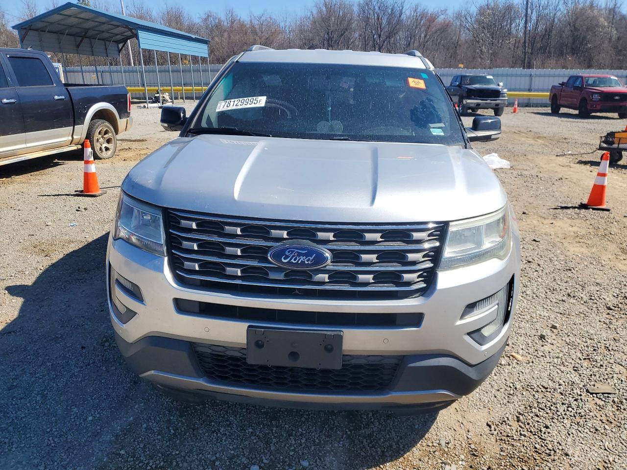2016 FORD EXPLORER XLT photo 5
