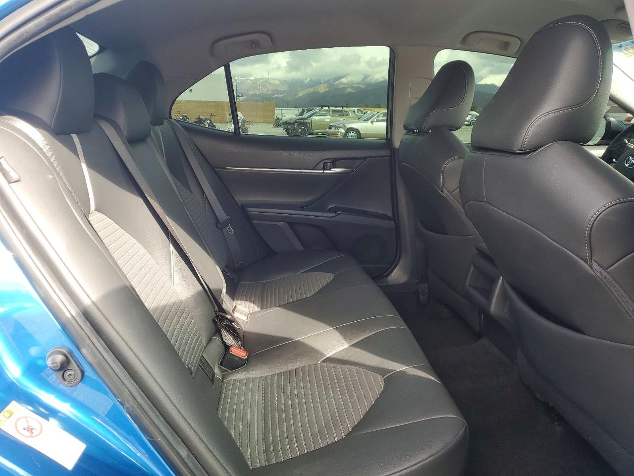 2018 TOYOTA CAMRY SE photo 10
