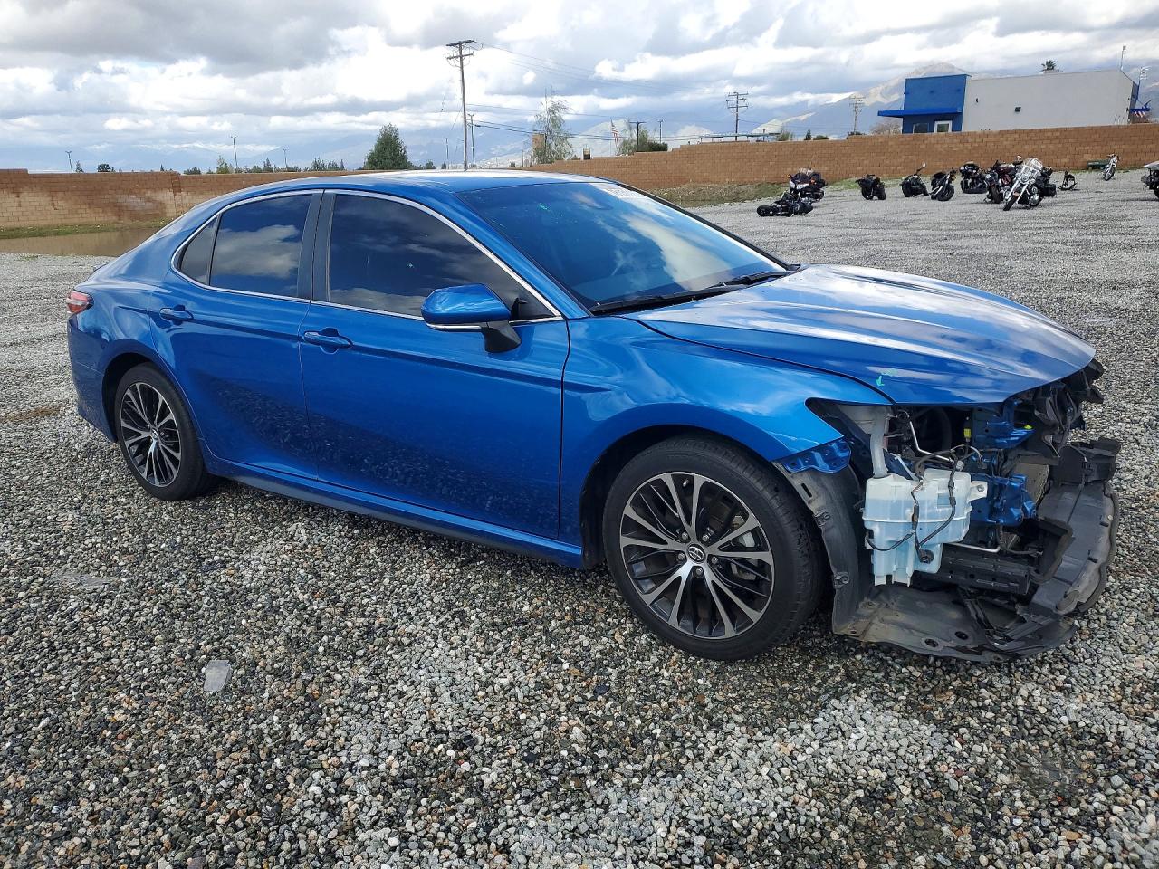 2018 TOYOTA CAMRY SE photo 4