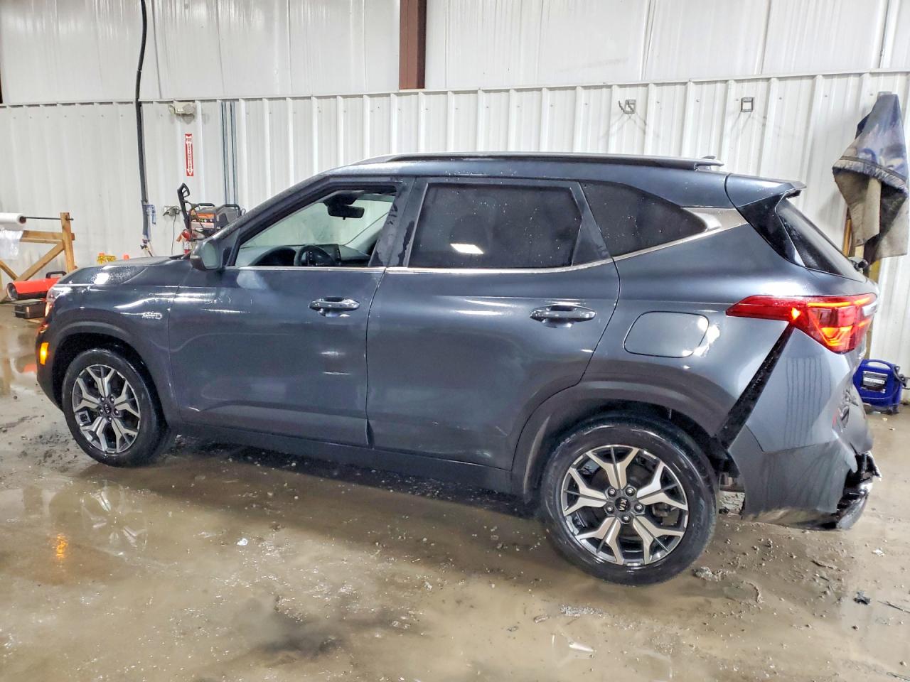 2021 KIA SELTOS EX photo 2