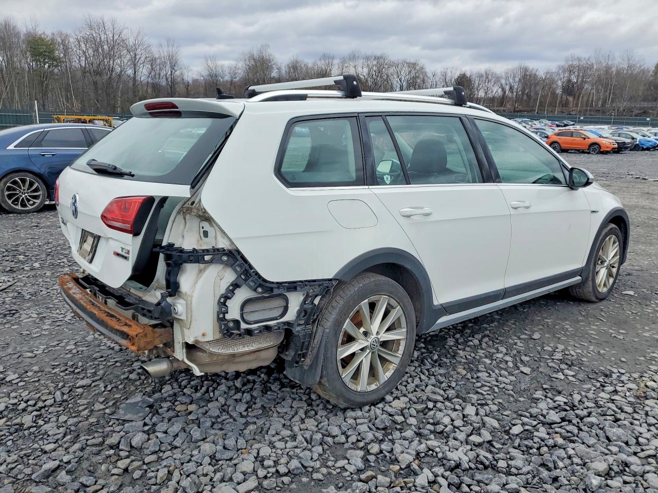2017 VOLKSWAGEN GOLF ALLTRACK S photo 3