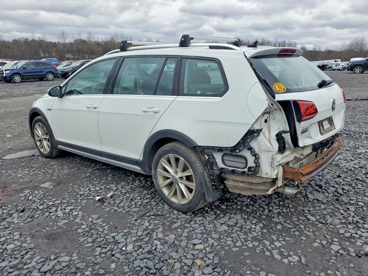 2017 VOLKSWAGEN GOLF ALLTRACK S photo 2
