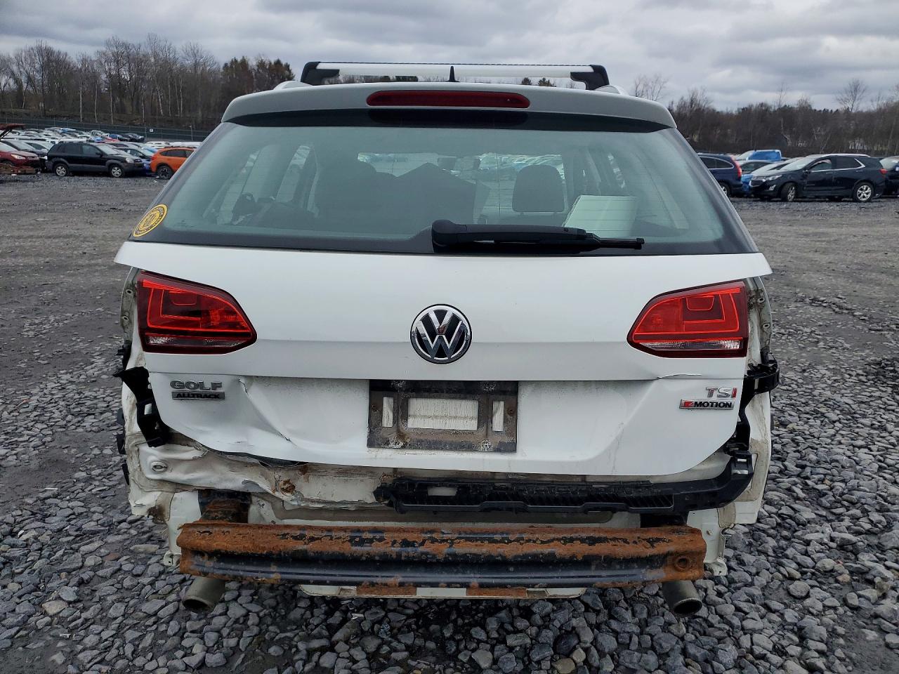 2017 VOLKSWAGEN GOLF ALLTRACK S photo 6