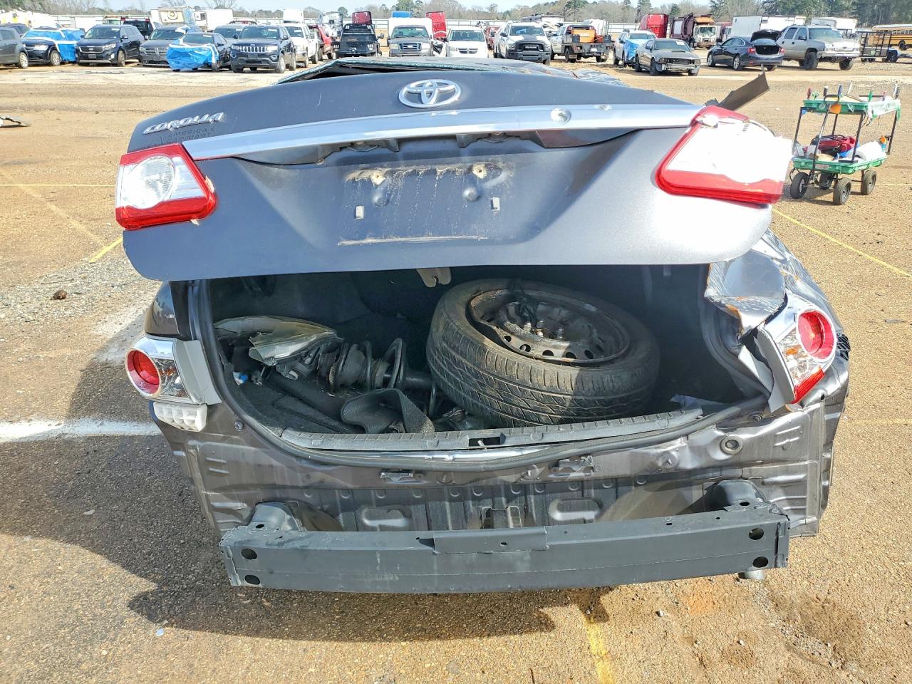 2013 TOYOTA COROLLA LE photo 6