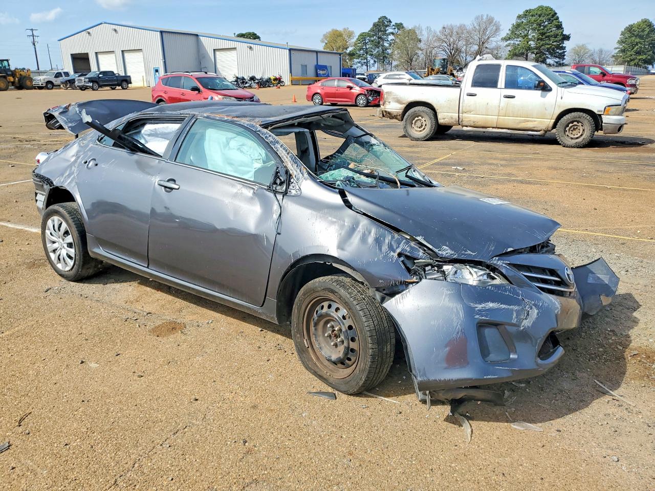 2013 TOYOTA COROLLA LE photo 4