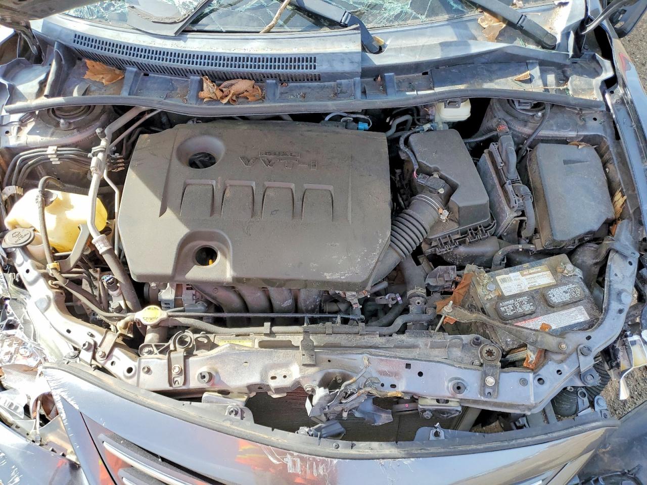 2013 TOYOTA COROLLA LE photo 11