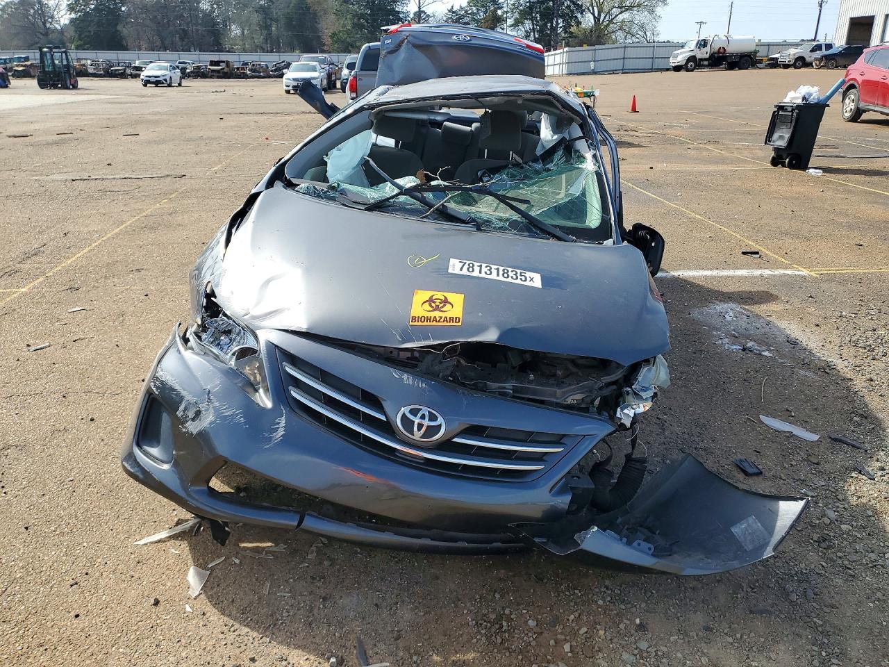 2013 TOYOTA COROLLA LE photo 5