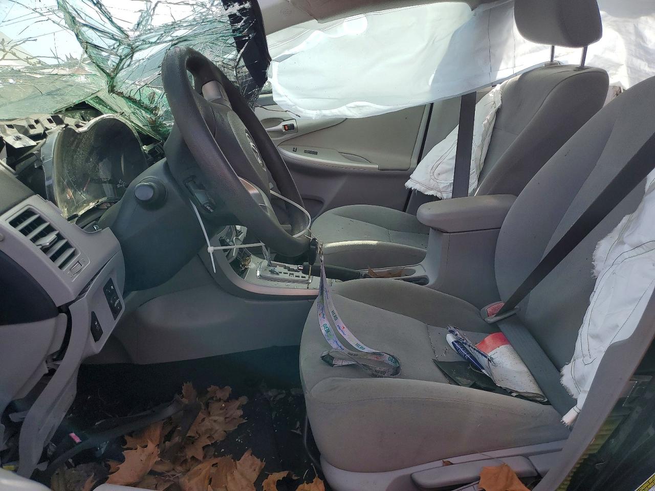 2013 TOYOTA COROLLA LE photo 7