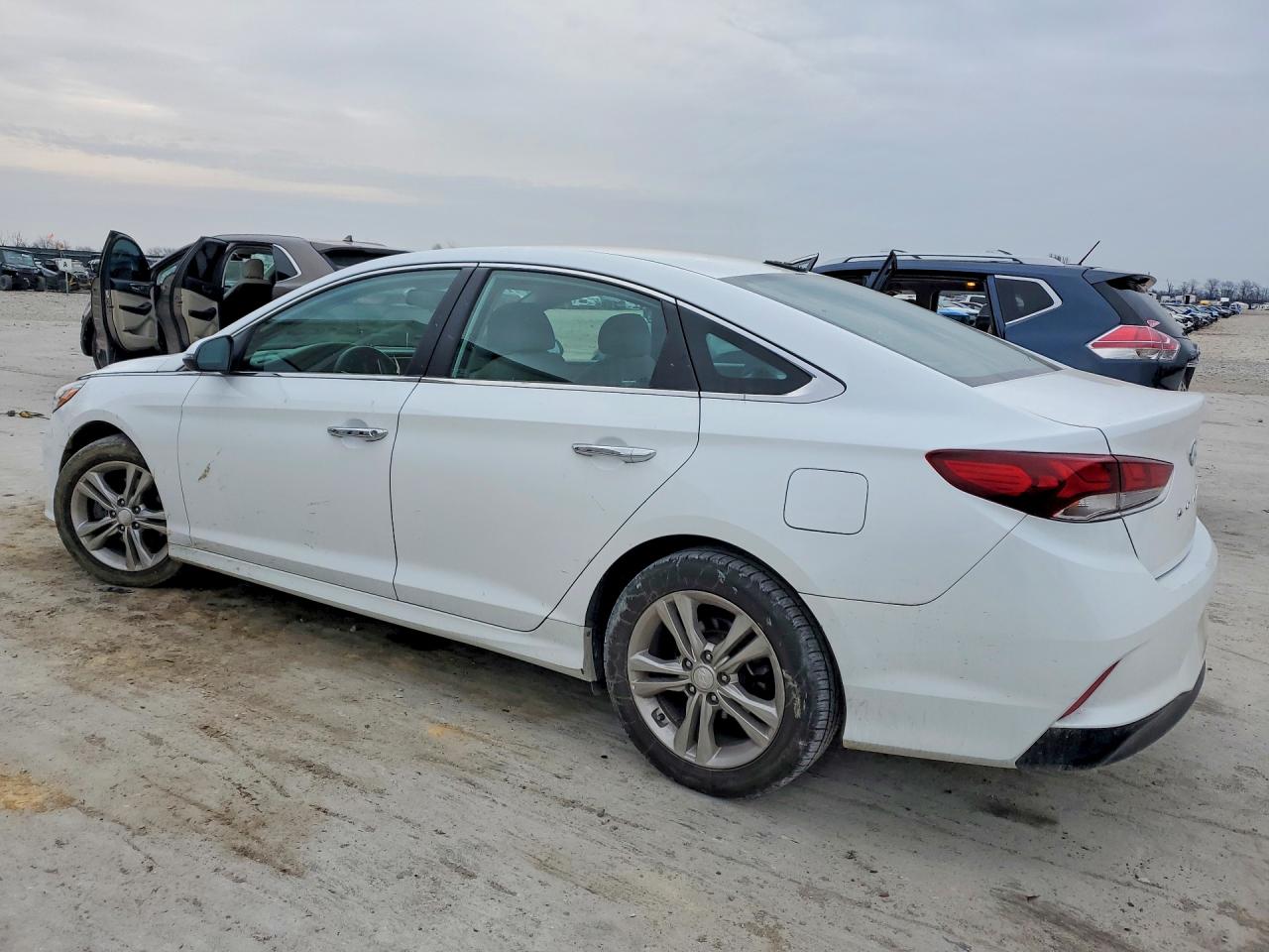 2018 HYUNDAI SONATA photo 2