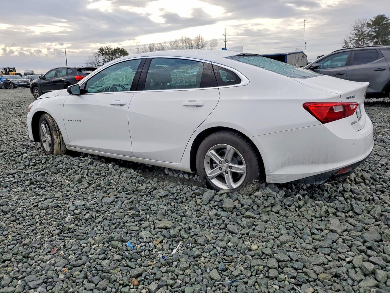 2023 CHEVROLET MALIBU LT photo 2