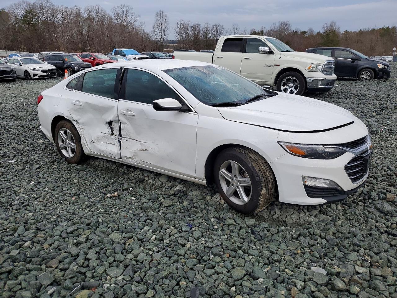 2023 CHEVROLET MALIBU LT photo 4