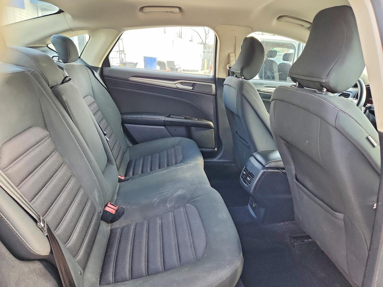 2017 FORD FUSION SE photo 10