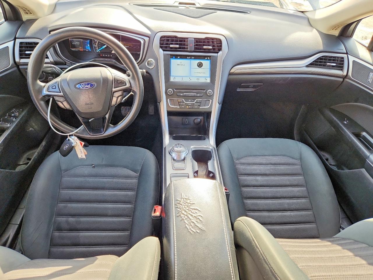 2017 FORD FUSION SE photo 8