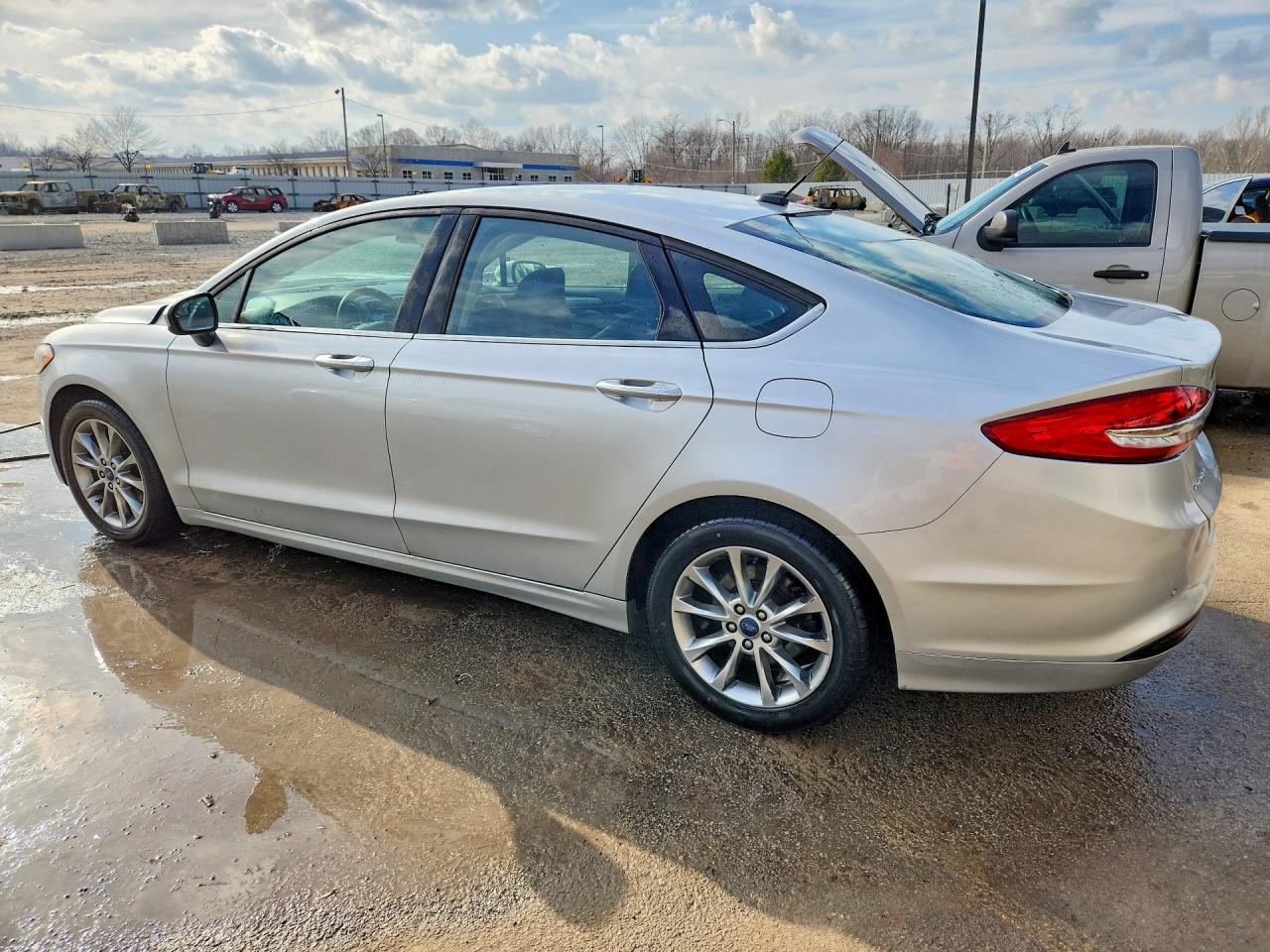2017 FORD FUSION SE photo 2