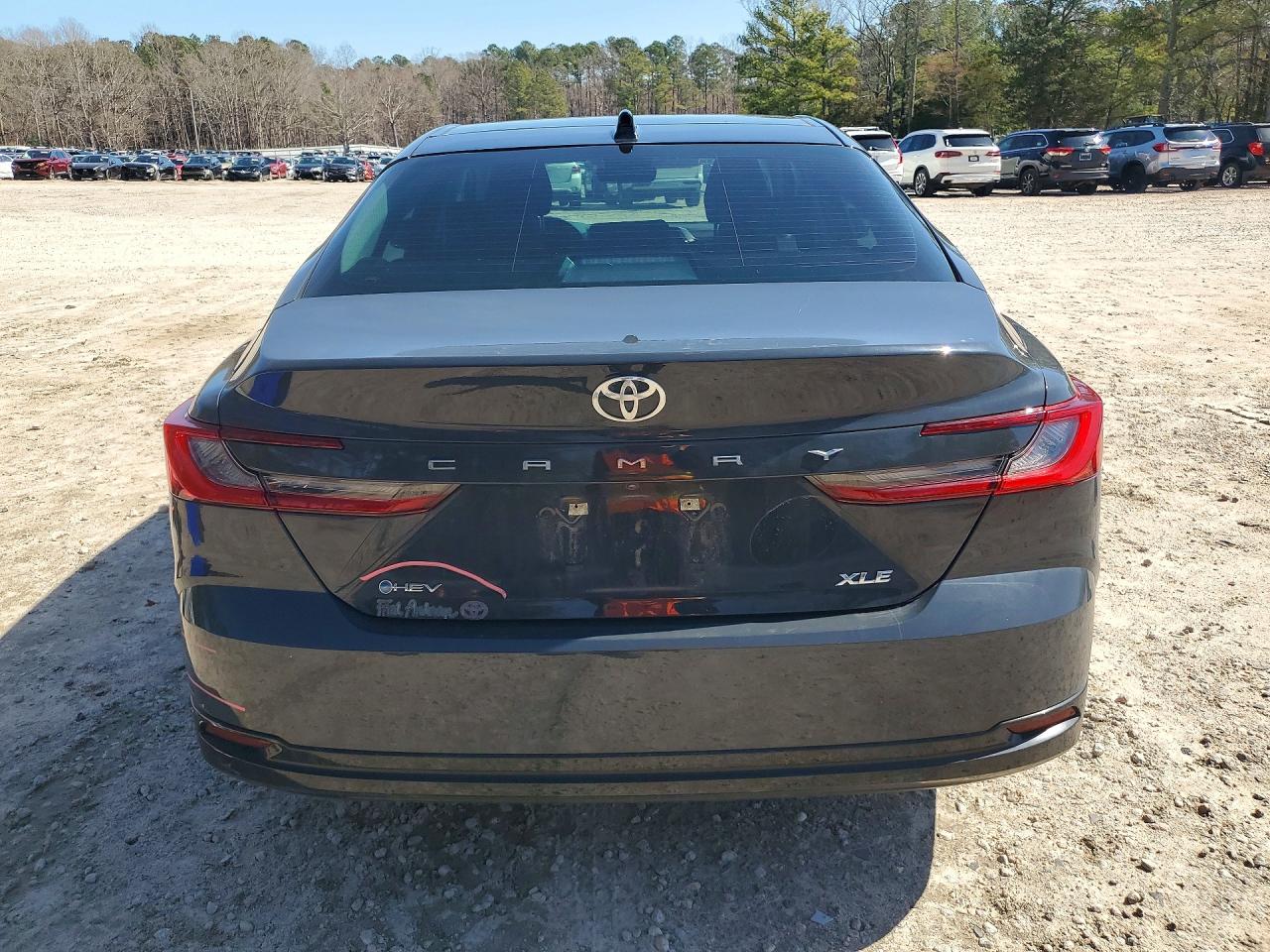 2025 TOYOTA CAMRY XLE photo 6