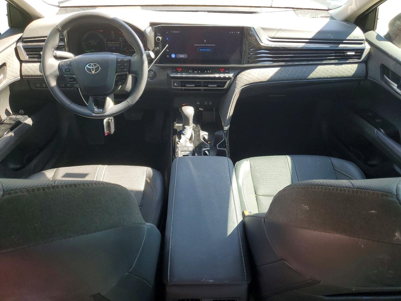 2025 TOYOTA CAMRY XLE photo 8