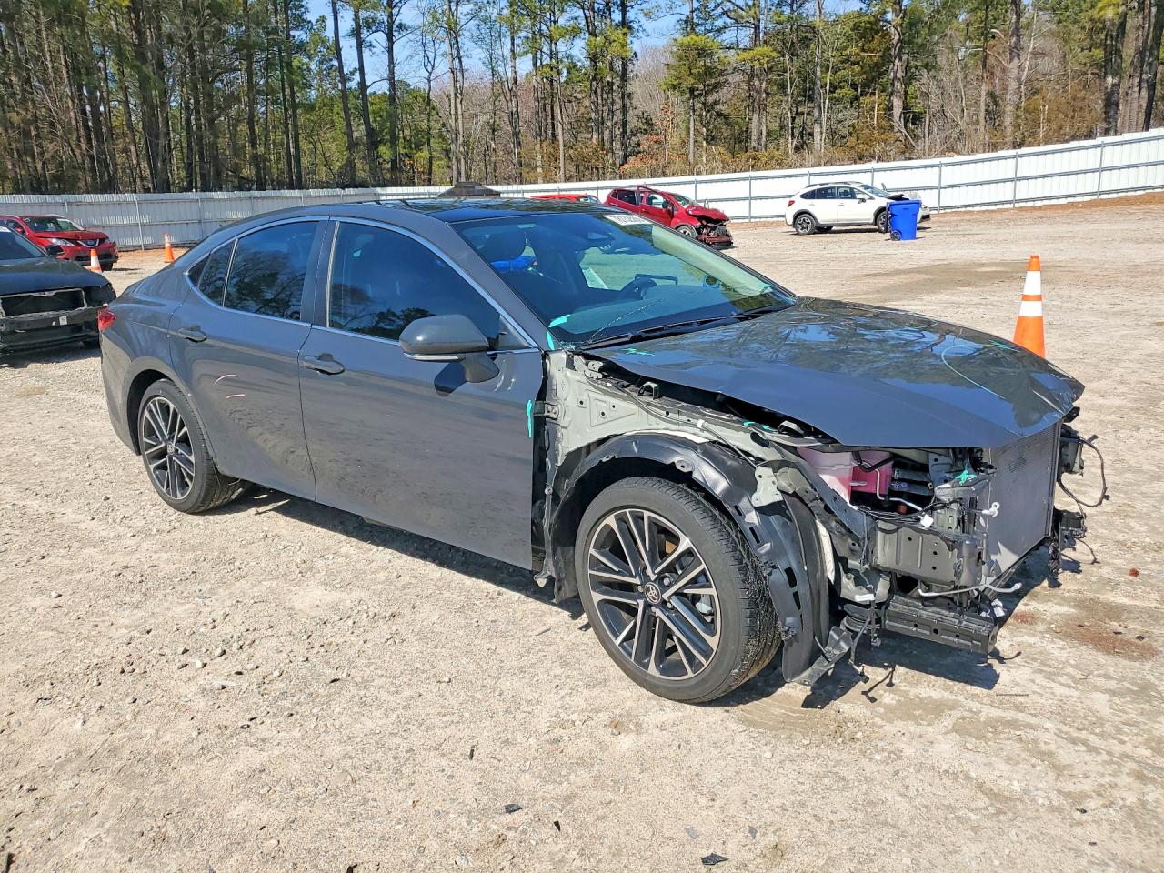 2025 TOYOTA CAMRY XLE photo 4