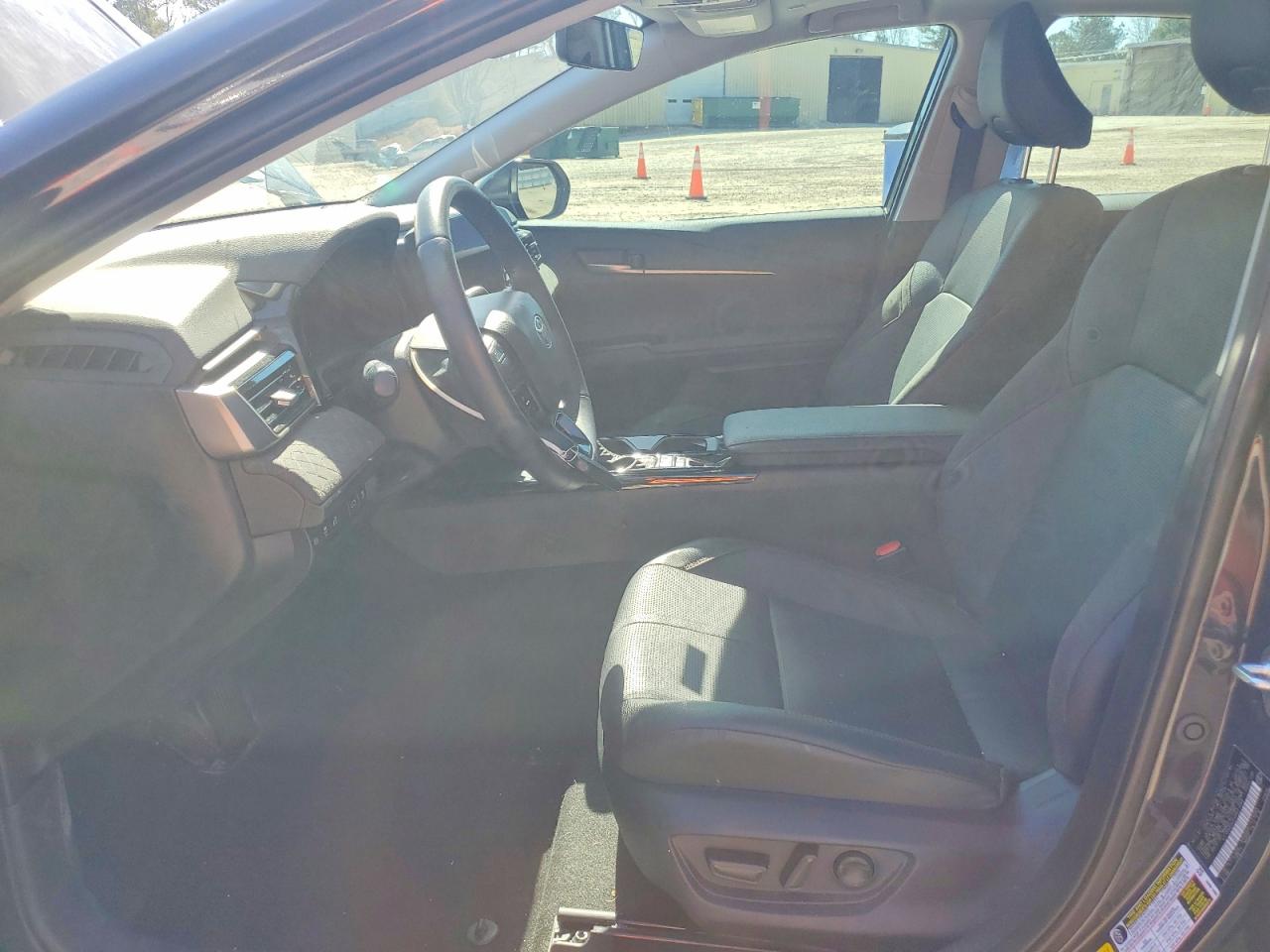 2025 TOYOTA CAMRY XLE photo 7