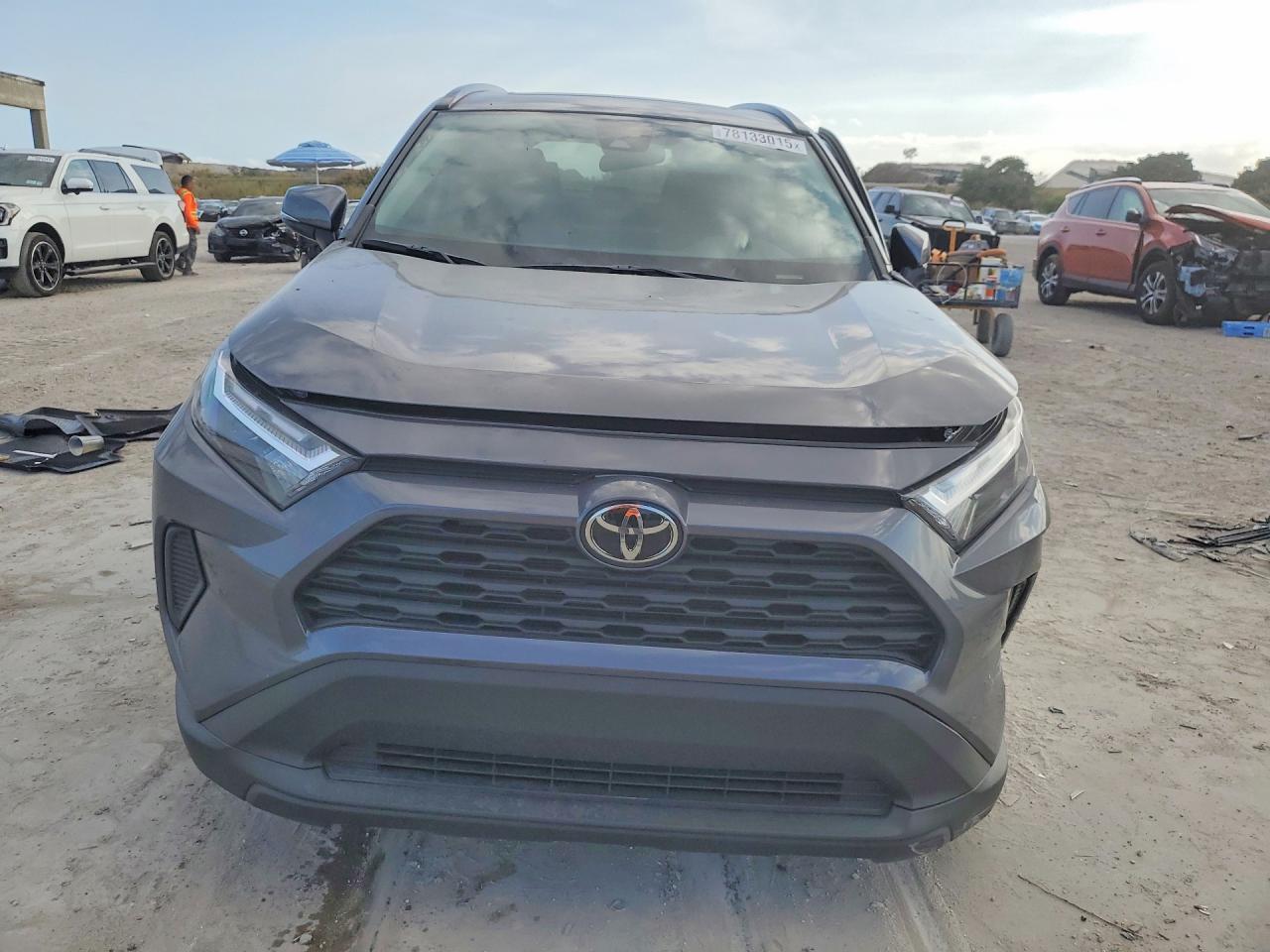 2025 TOYOTA RAV4 XLE photo 13
