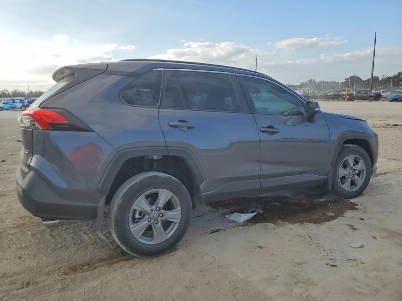 2025 TOYOTA RAV4 XLE photo 7