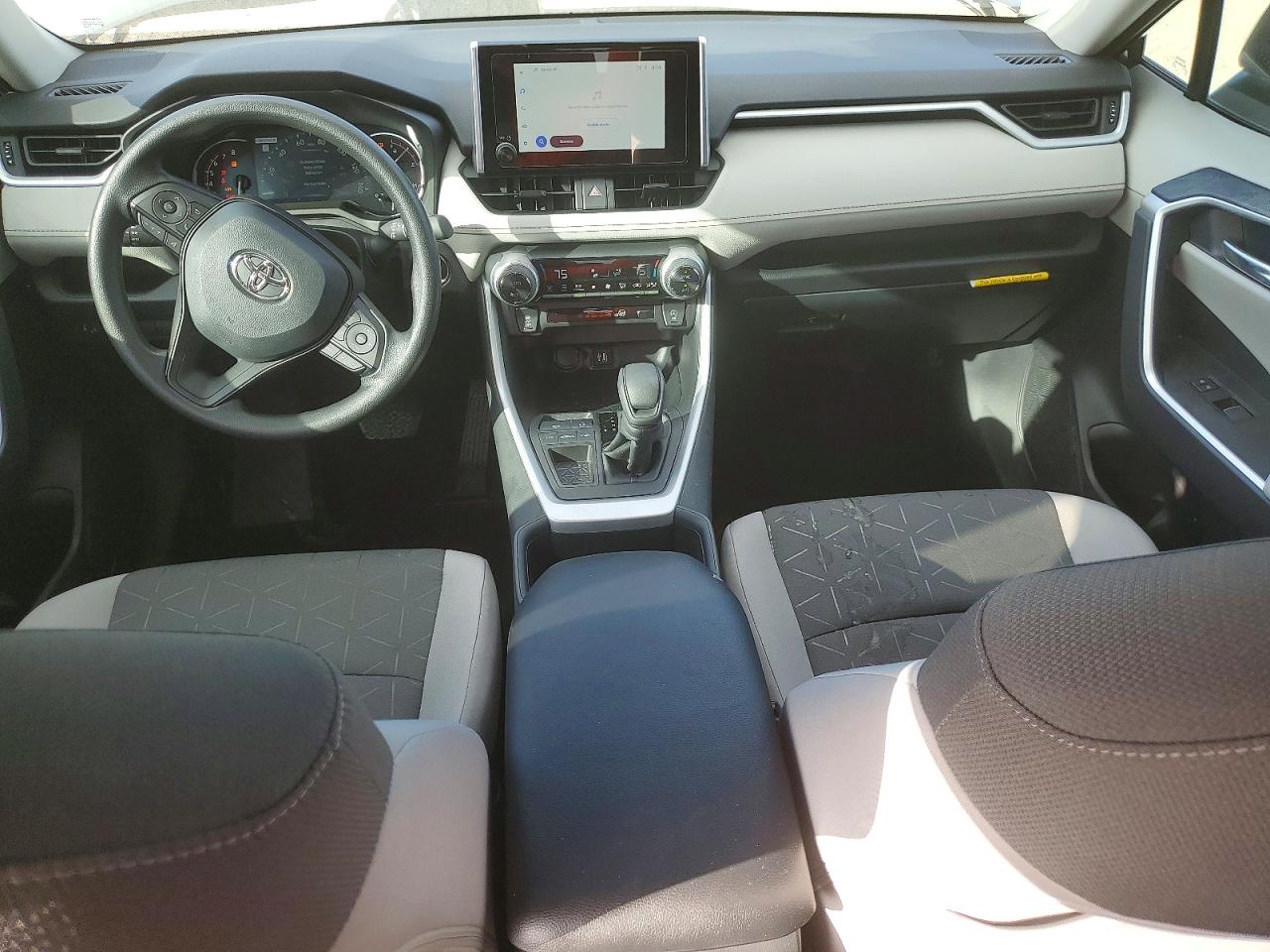 2025 TOYOTA RAV4 XLE photo 22