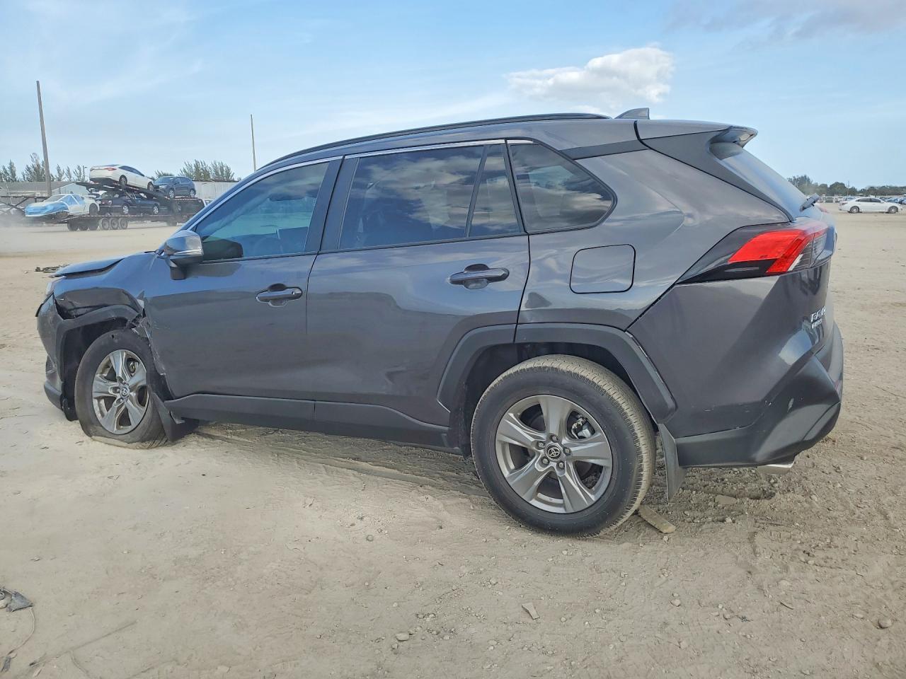 2025 TOYOTA RAV4 XLE photo 4