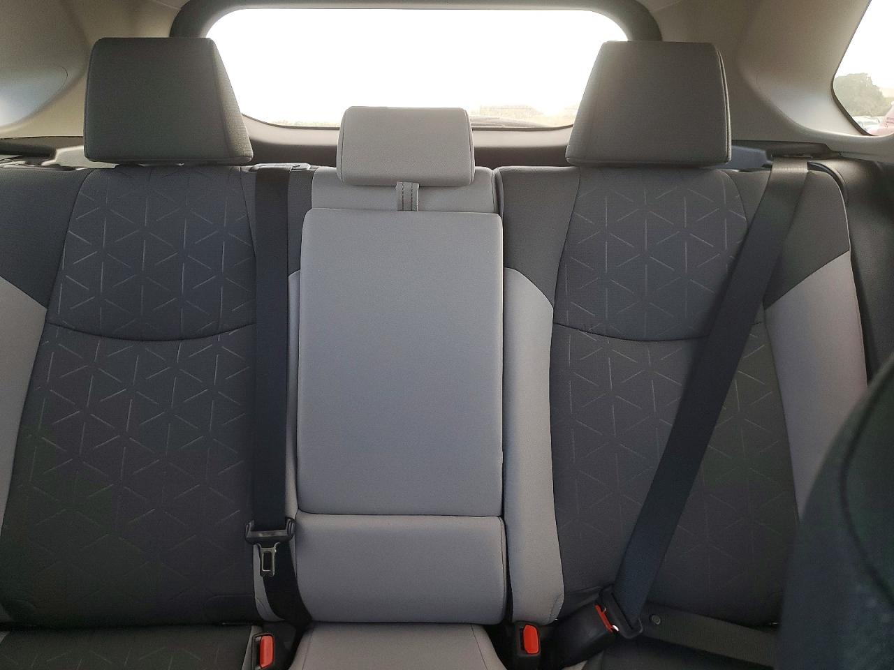 2025 TOYOTA RAV4 XLE photo 28