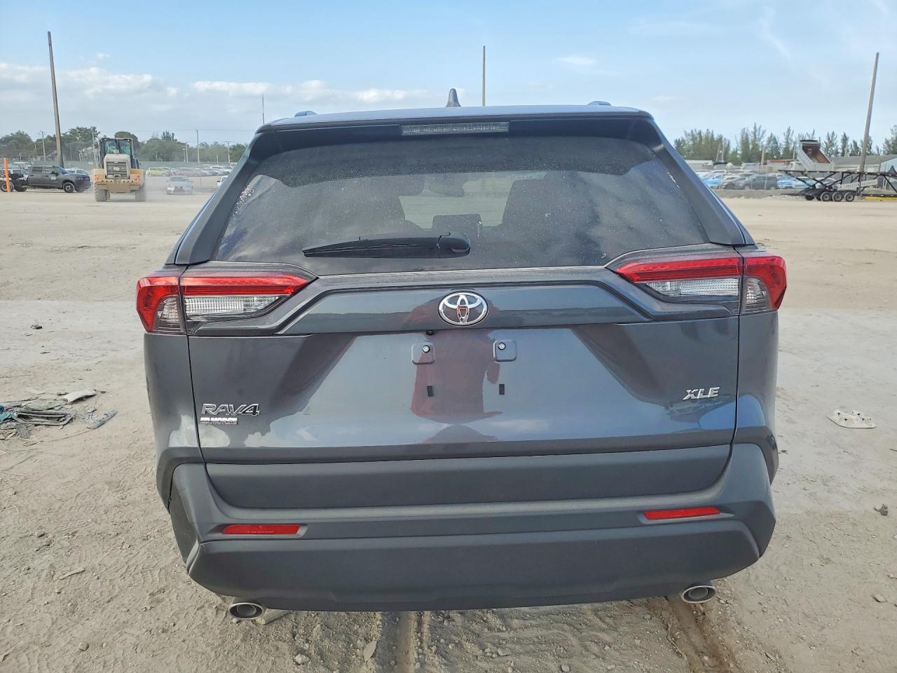 2025 TOYOTA RAV4 XLE photo 16