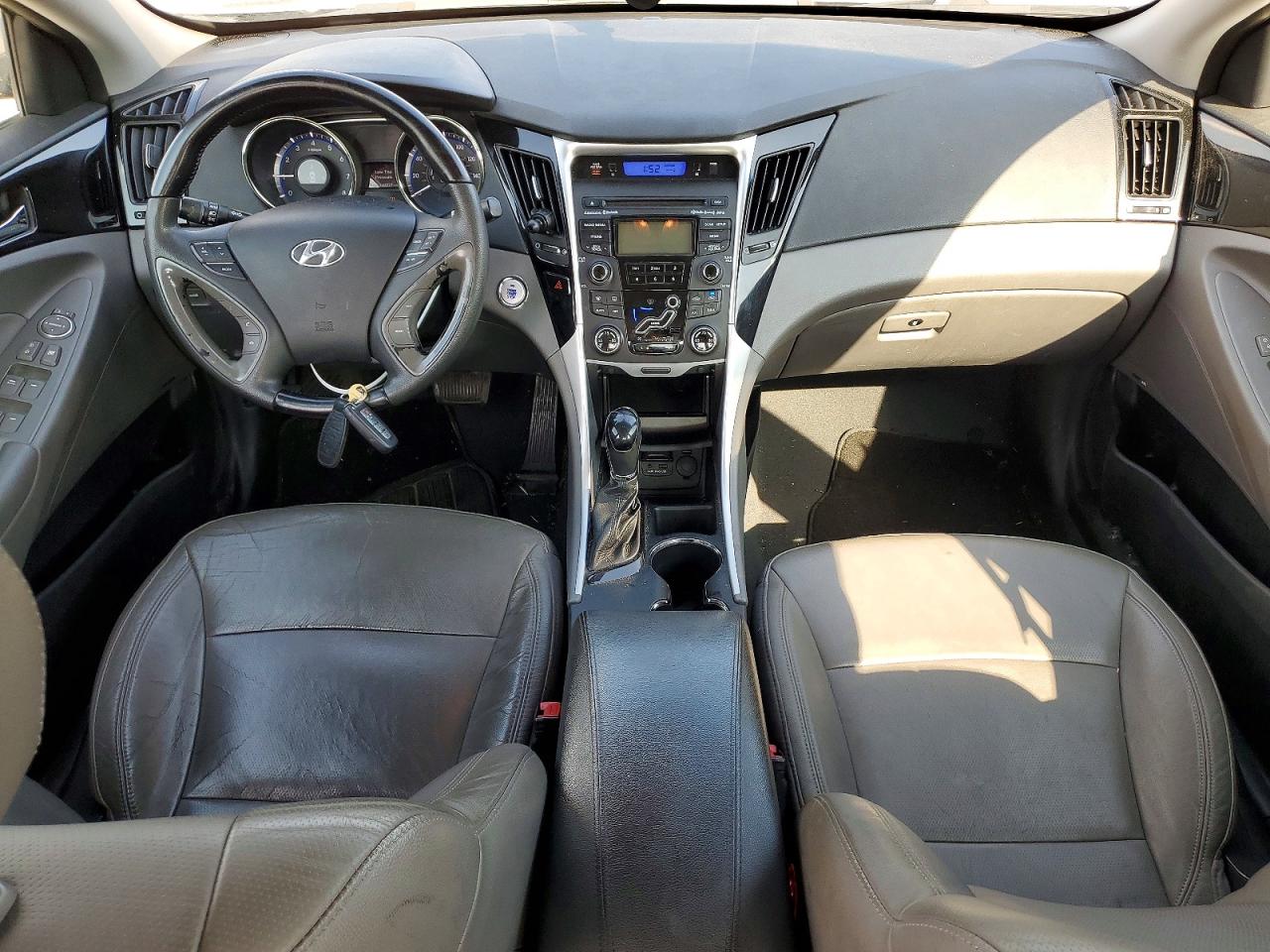 2013 HYUNDAI SONATA SE photo 22