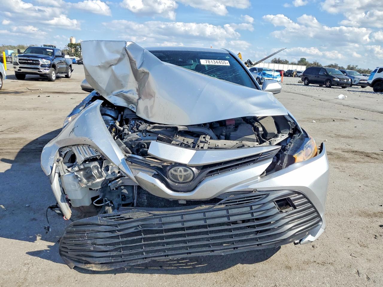 2018 TOYOTA CAMRY LE photo 13