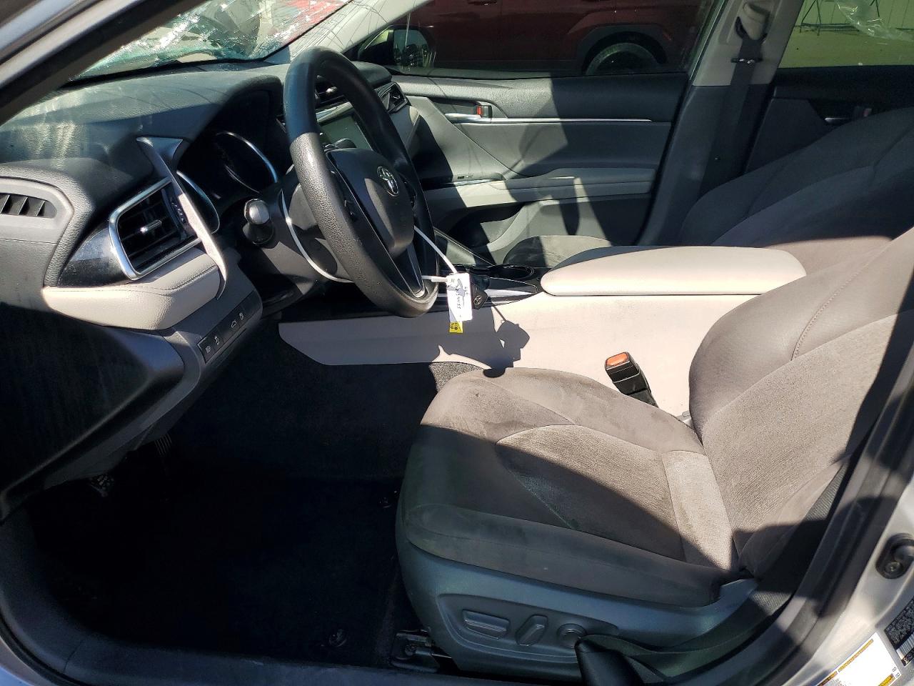 2018 TOYOTA CAMRY LE photo 19