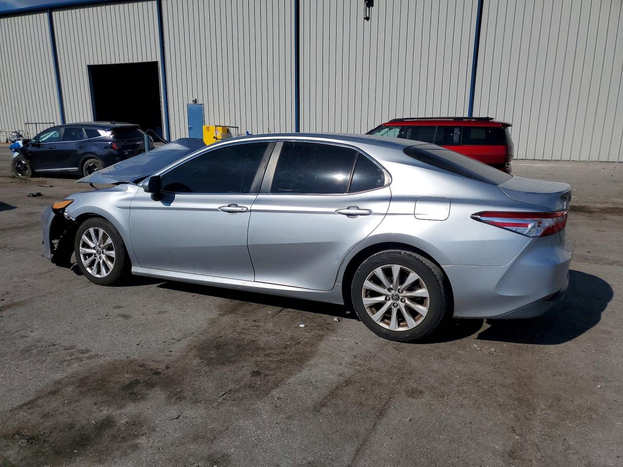 2018 TOYOTA CAMRY LE photo 4