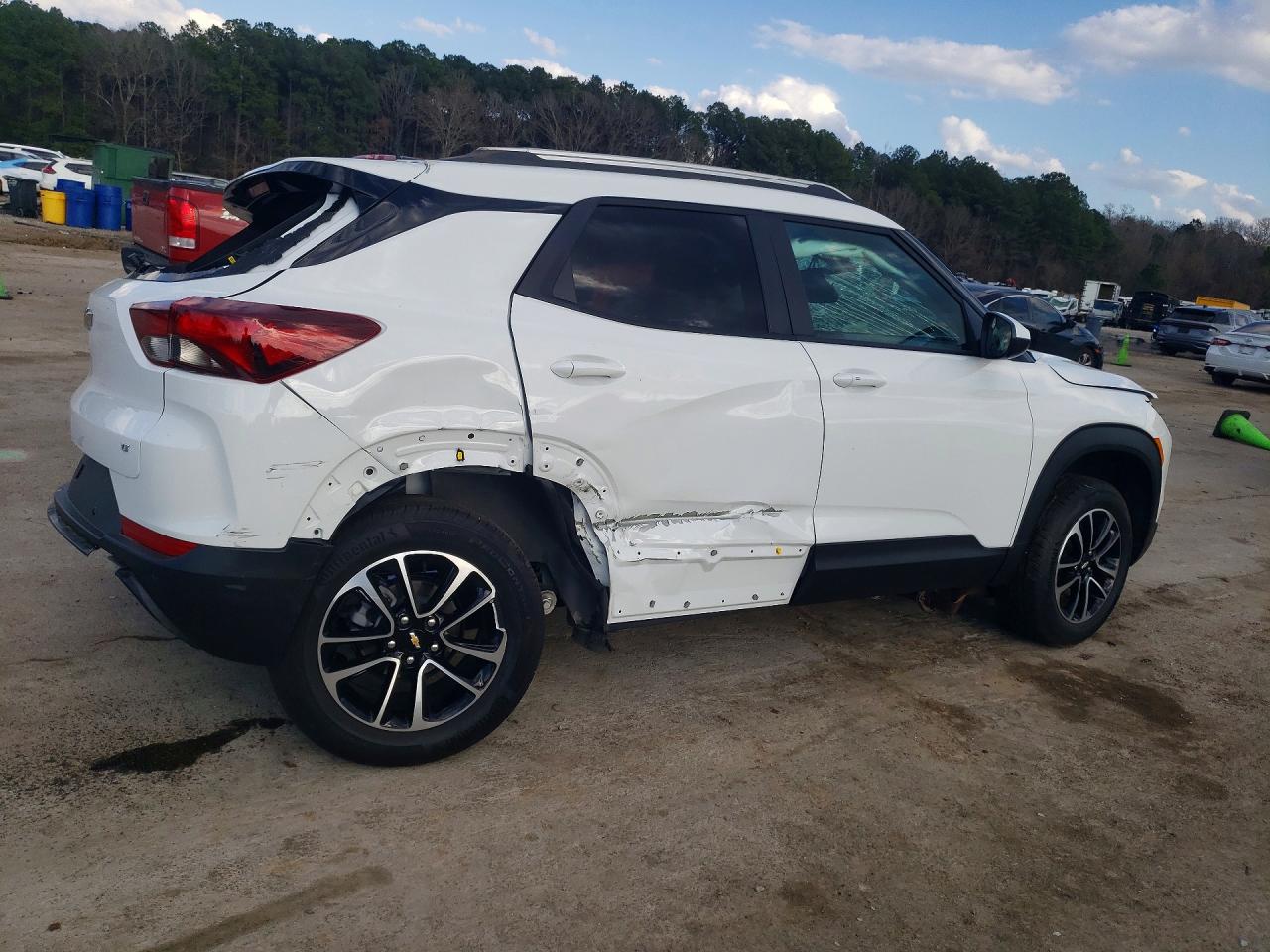 2025 CHEVROLET TRAILBLAZER LT photo 3