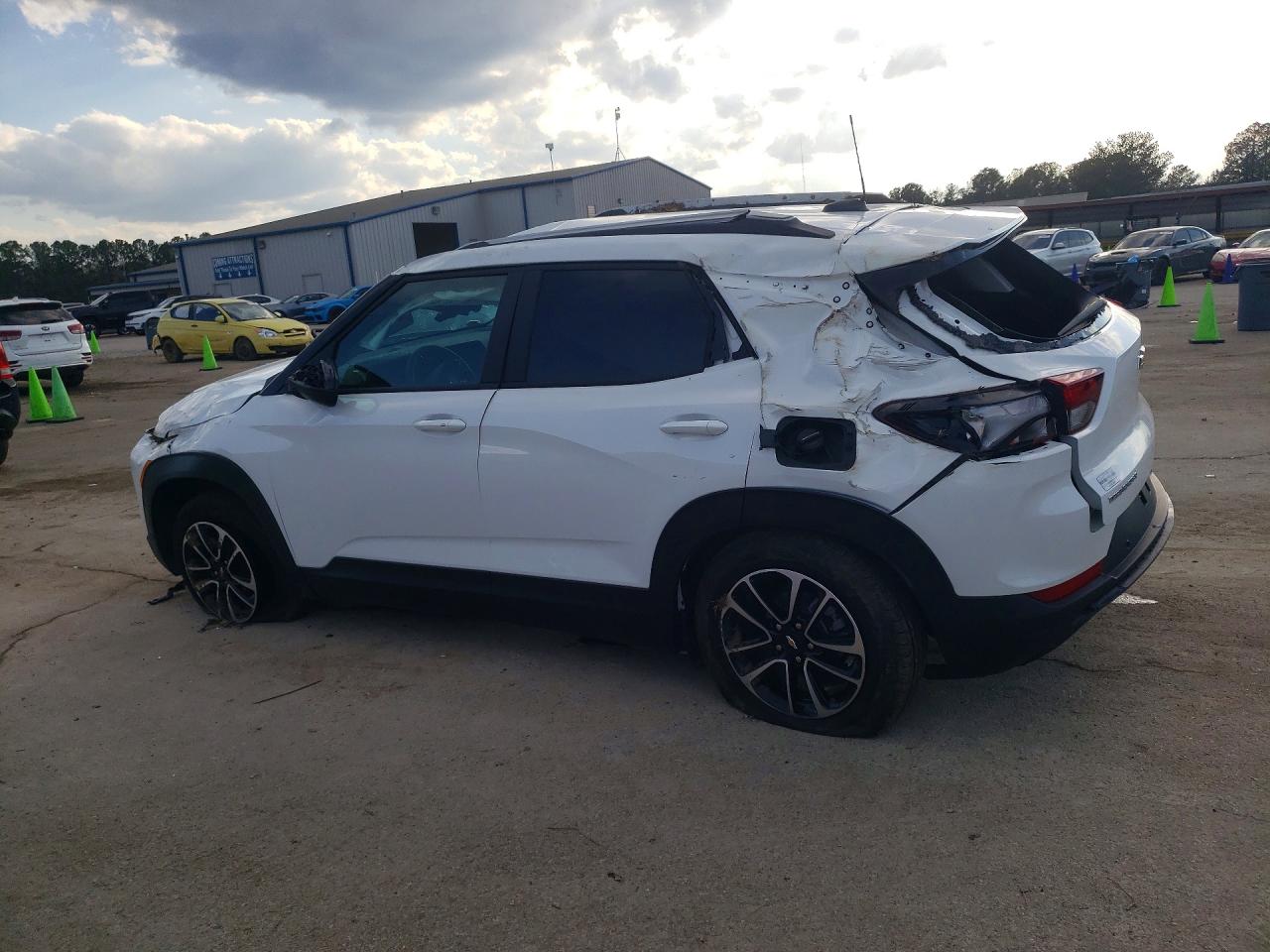 2025 CHEVROLET TRAILBLAZER LT photo 2