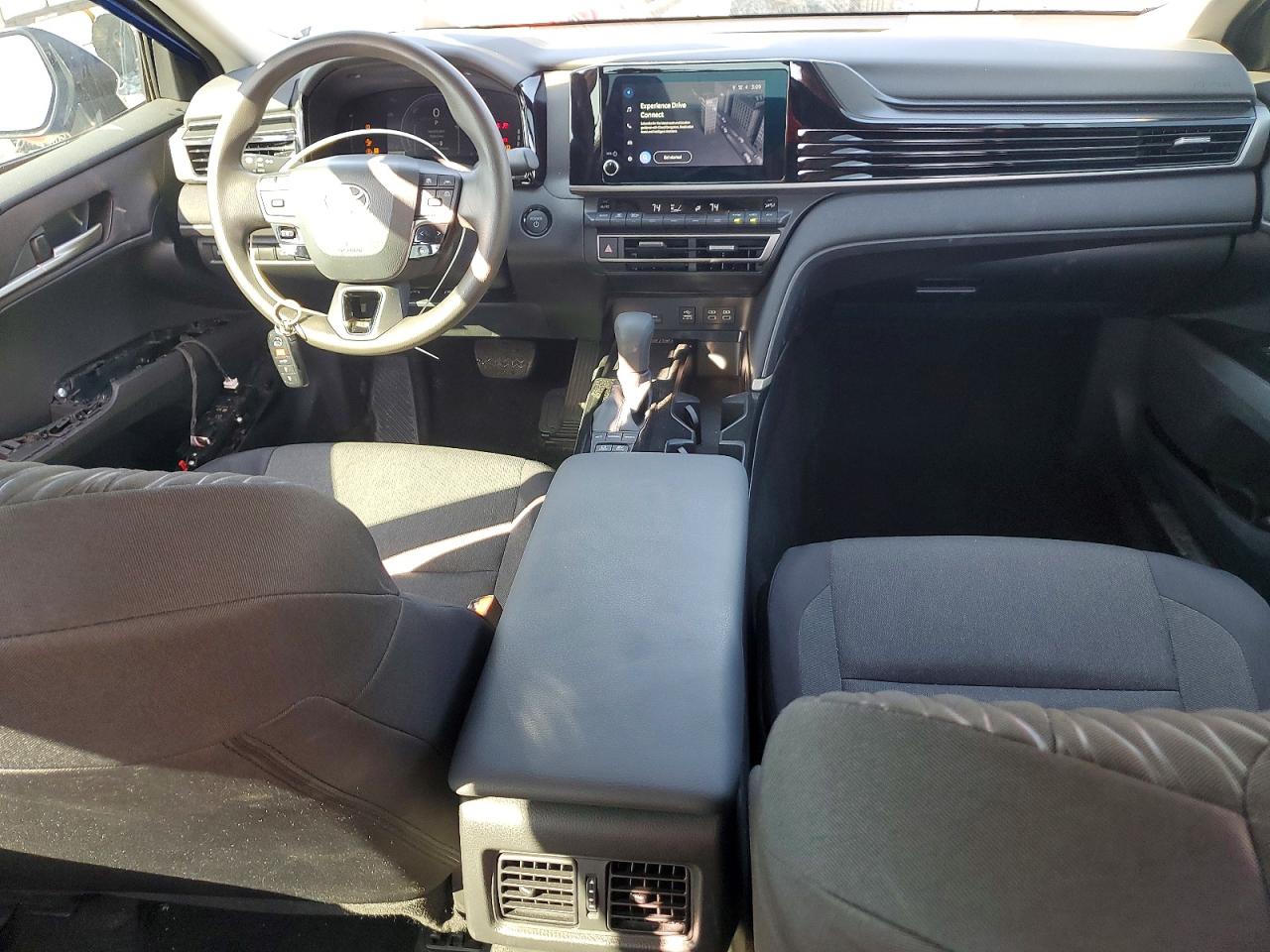2025 TOYOTA CAMRY LE photo 8