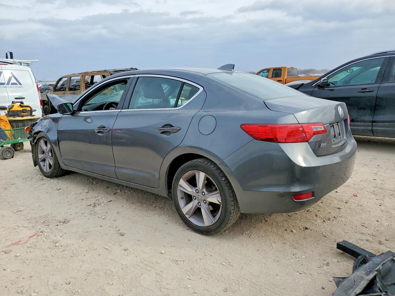 2013 ACURA ILX 20 TECH photo 3