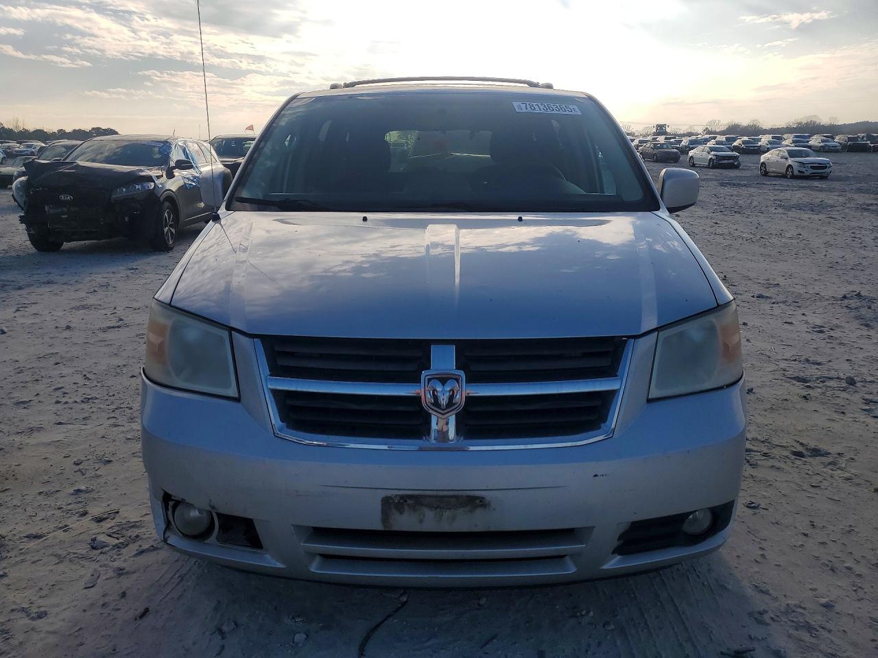 2010 DODGE GRAND CARAVAN SXT photo 5