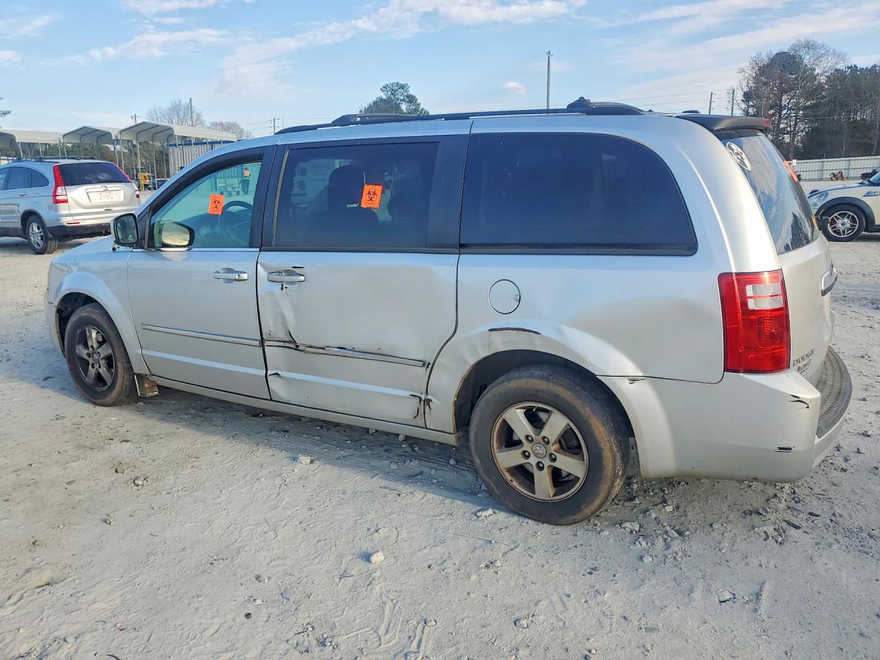 2010 DODGE GRAND CARAVAN SXT photo 2