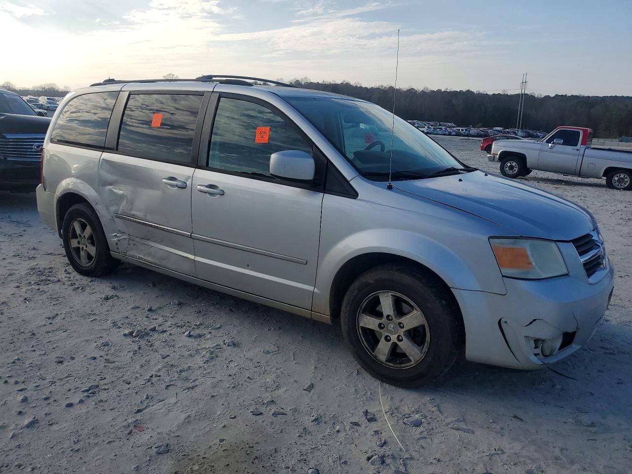 2010 DODGE GRAND CARAVAN SXT photo 4