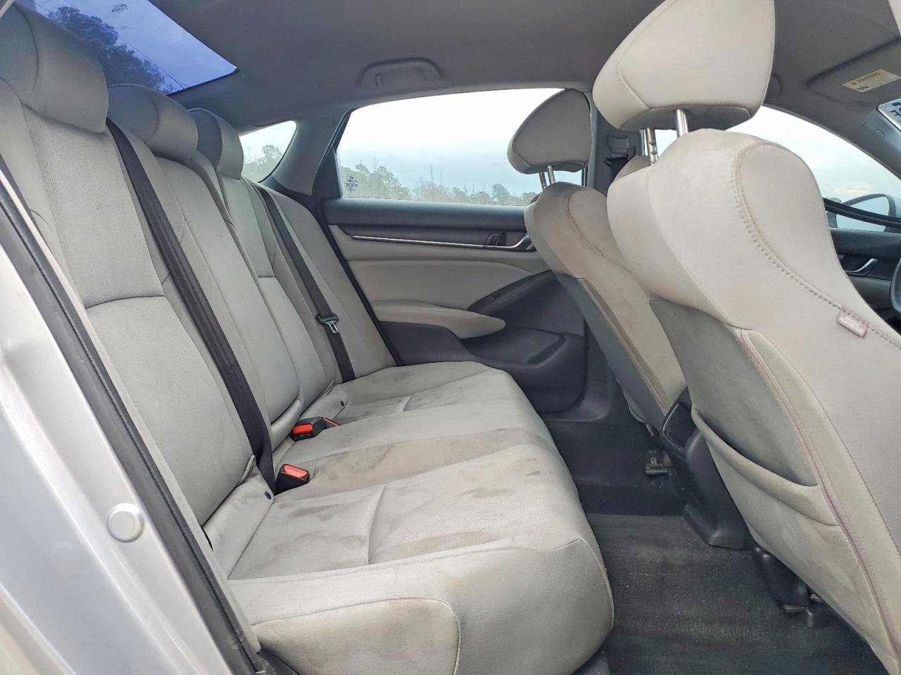 2018 HONDA ACCORD LX photo 19