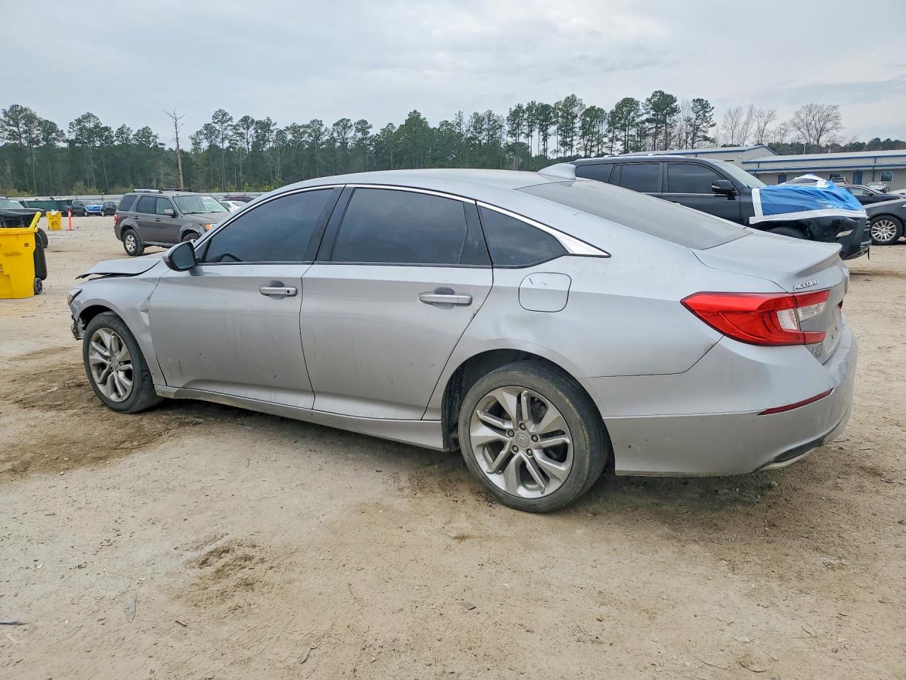 2018 HONDA ACCORD LX photo 3
