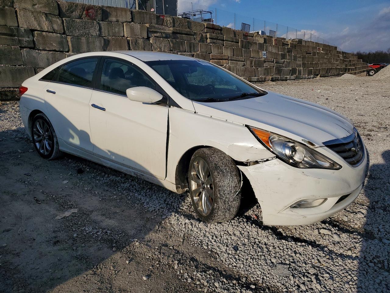 2013 HYUNDAI SONATA SE photo 4
