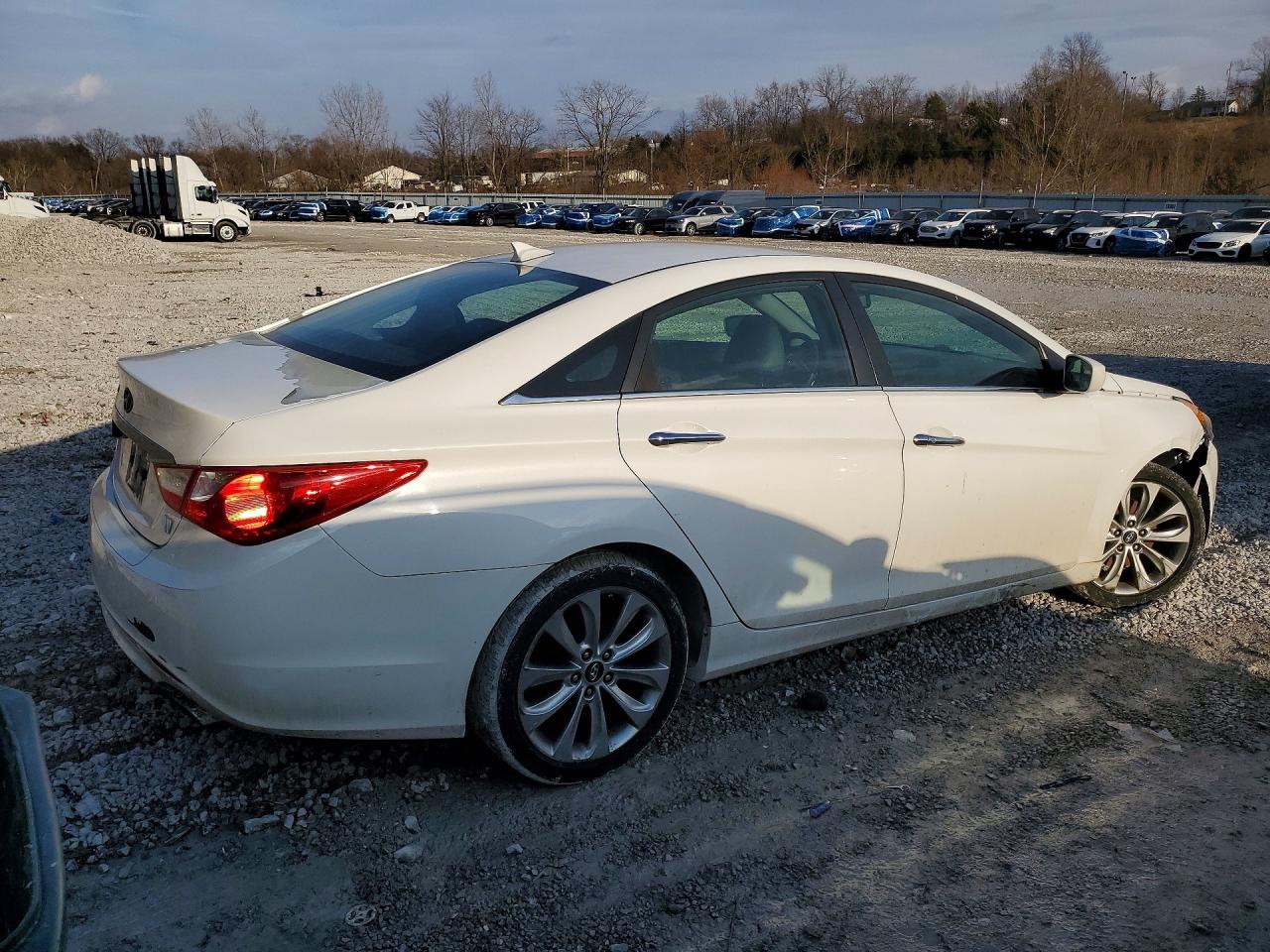2013 HYUNDAI SONATA SE photo 3