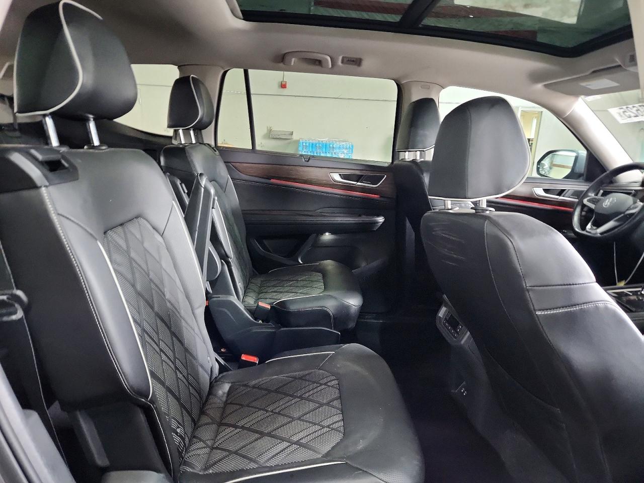 2024 VOLKSWAGEN ATLAS SEL PREMIUM R-LINE photo 11