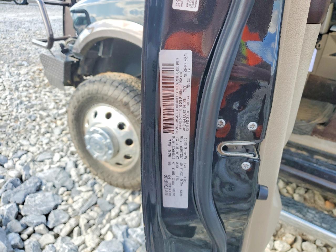 2018 RAM 3500 LARAMIE CREW CA photo 12
