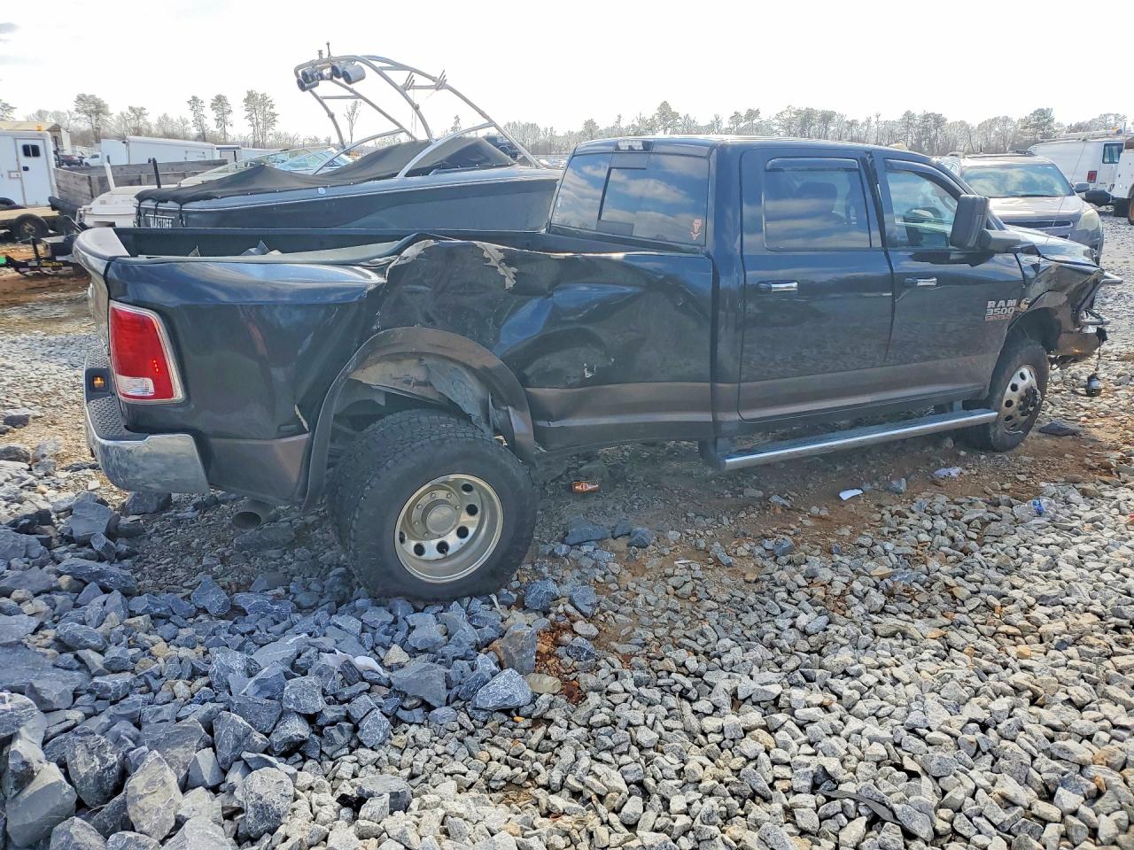 2018 RAM 3500 LARAMIE CREW CA photo 3